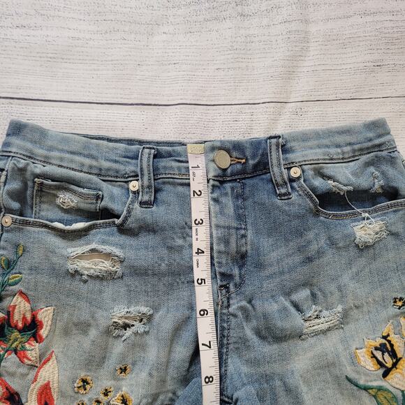 Blank NYC Size 28 Floral Embroidered Hiker Cutoff Jean Shorts Boho Festival - Picture 5 of 9